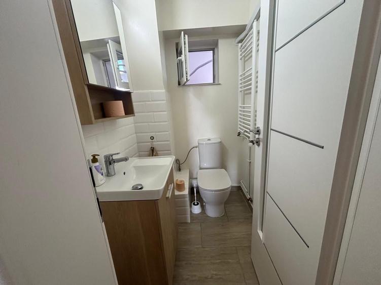 Apartament cu 3 camere în Centru Civic
