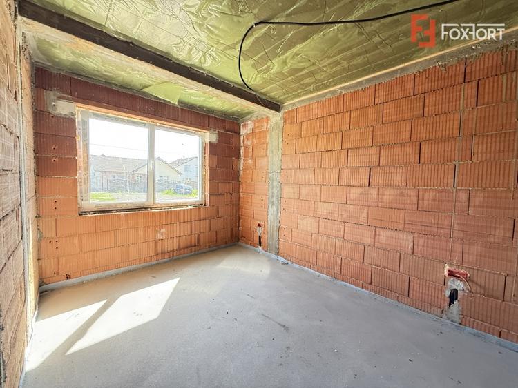 Duplex cu 5 camere cu Canalizare în Sânmihaiu Român