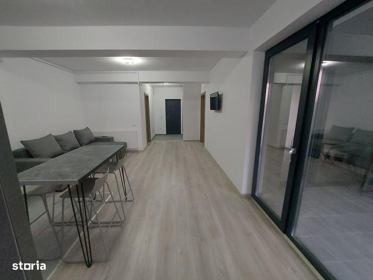 Apartament cu 2 camere decomandat în Tractorul