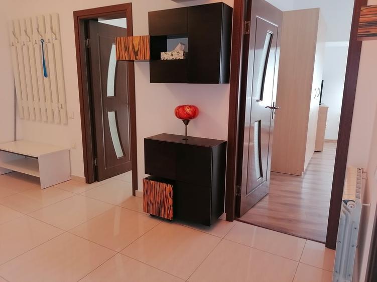 Apartament cu 4 camere semidecomandat în Fundeni