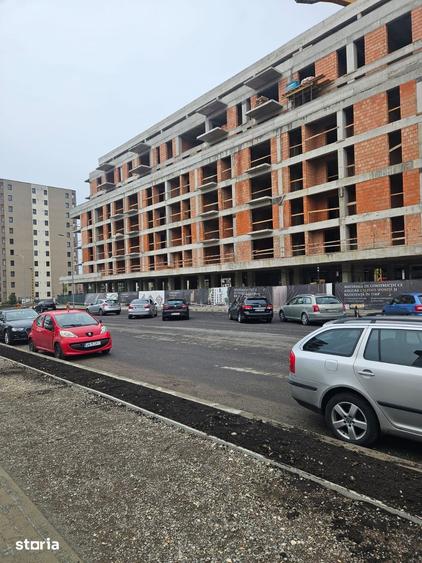 Apartament cu 3 camere în Tractorul