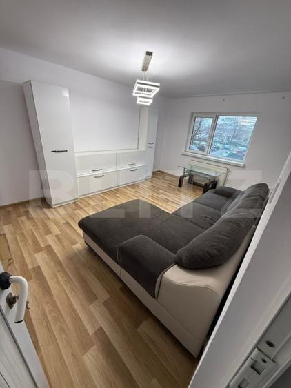 Apartament cu 3 camere decomandat, mobilat în Micro 11