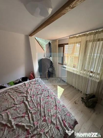 Casă cu 10 camere cu Teren 380 Mp în Astra