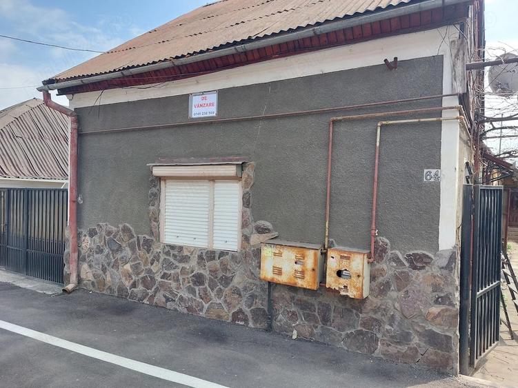 Casă cu 2 camere cu Teren 300 Mp în Central
