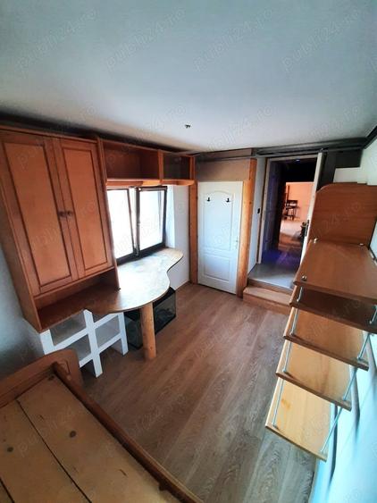 Apartament cu 3 camere semidecomandat în 1 Mai