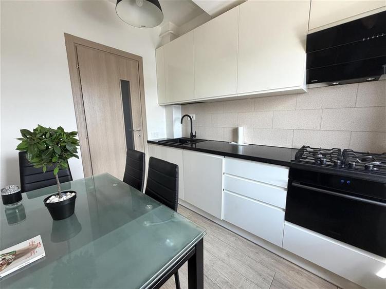 Apartament cu 3 camere decomandat în Nicolina
