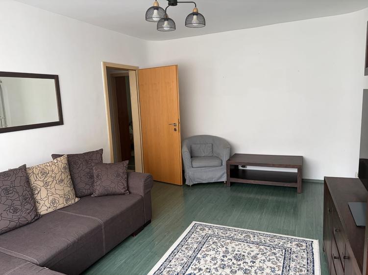 Apartament cu 3 camere semidecomandat, mobilat în Drumul Taberei
