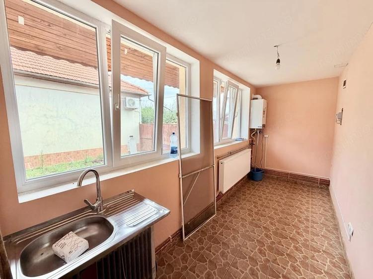 Casă cu 2 camere cu Teren 379 Mp în Moșnița Nouă