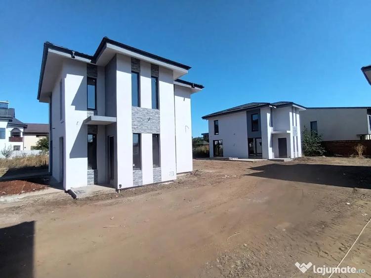 Casă cu 4 camere cu Teren 400 Mp în Central