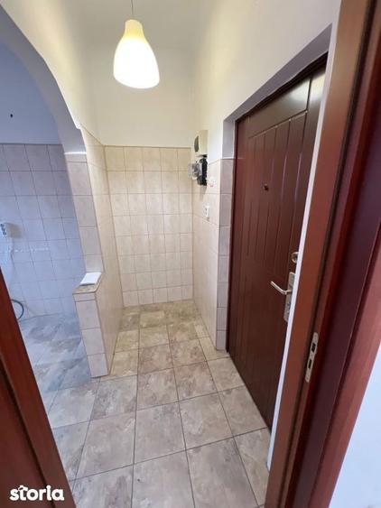Casă cu 2 camere semidecomandat cu Canalizare în Unirii