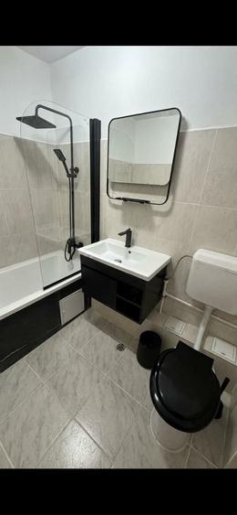 Apartament cu 3 camere decomandat în Apusului