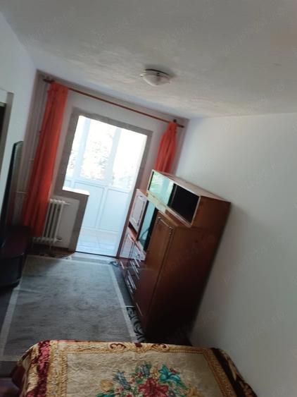 Apartament cu 2 camere semidecomandat în Girocului