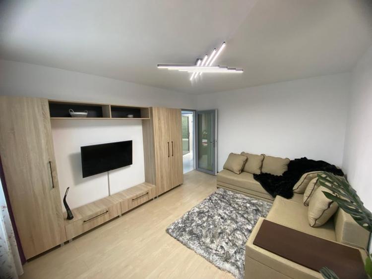 Apartament cu 2 camere decomandat, mobilat în Eroii Revoluției