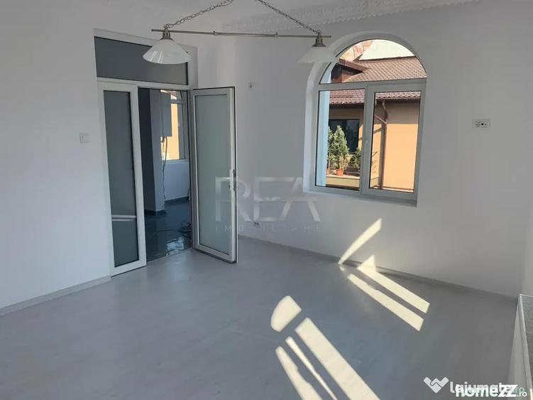 Casă cu 9 camere cu Teren 212 Mp în Eminescu