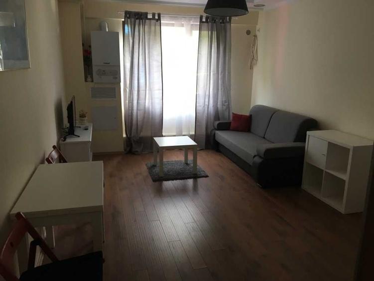 Garsonieră decomandată în Central