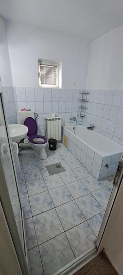 Casă cu 8 camere cu Teren 252 Mp în Mihai Bravu
