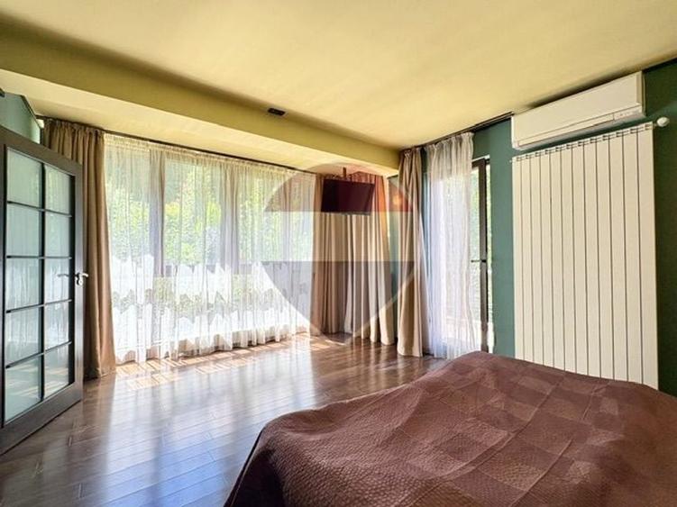 Casă individuală cu 6 camere cu Teren 1010 Mp în Noua