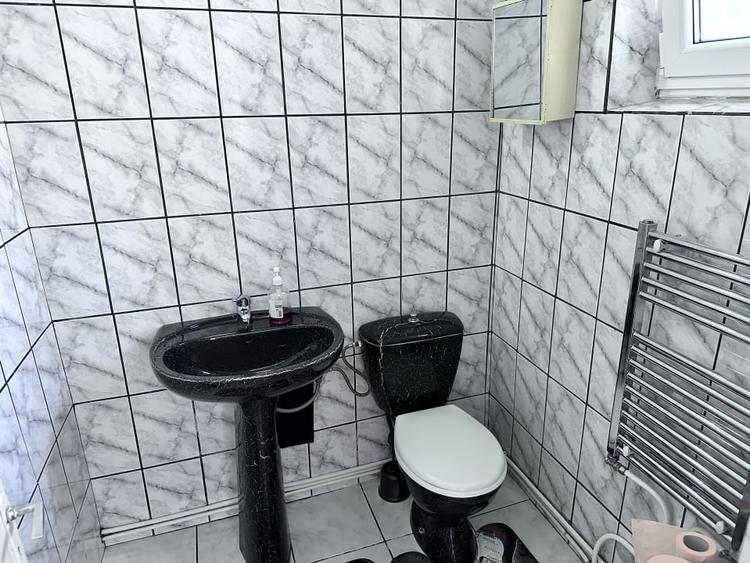 Apartament cu 4 camere decomandat, mobilat în Cetate