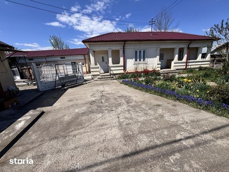 Casă cu 4 camere cu Teren 2000 Mp în Răstoaca