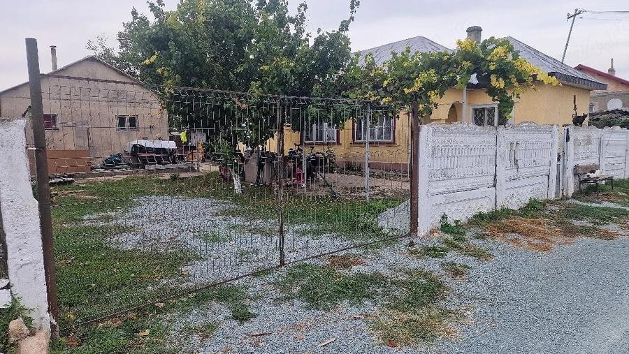 Casă cu 4 camere cu Teren 672 Mp în Nicolae Bălcescu