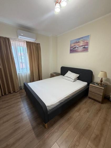 Casă cu 8 camere cu Canalizare în Faleza Nord