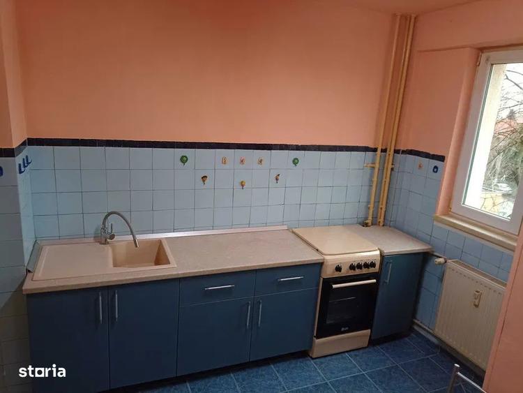 Apartament cu 3 camere decomandat în Vitan