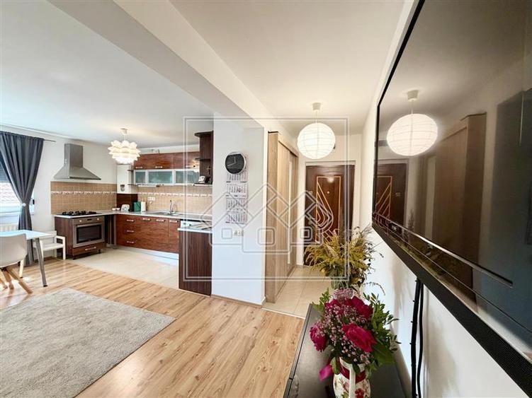 Ap modern, cu 3 camere, balcon - Zona Lazaret - 9