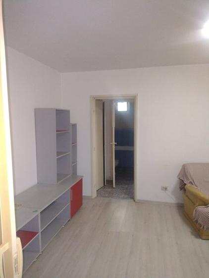 Apartament cu 2 camere semidecomandat în Basarabia