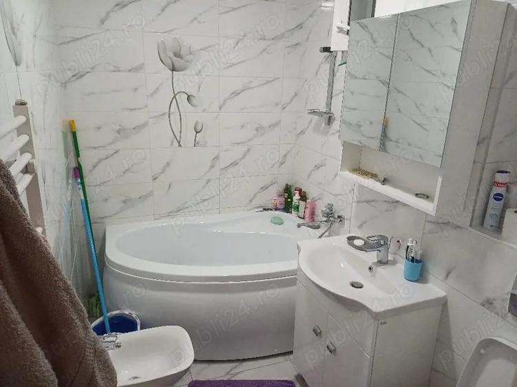 Apartament cu 4 camere decomandat, mobilat în Central