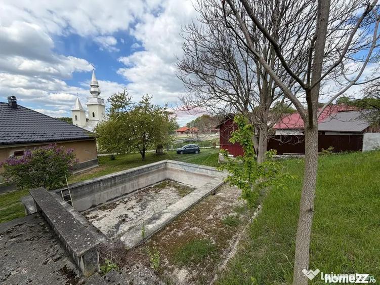 Casă cu 7 camere cu Teren 2681 Mp în Buciumi
