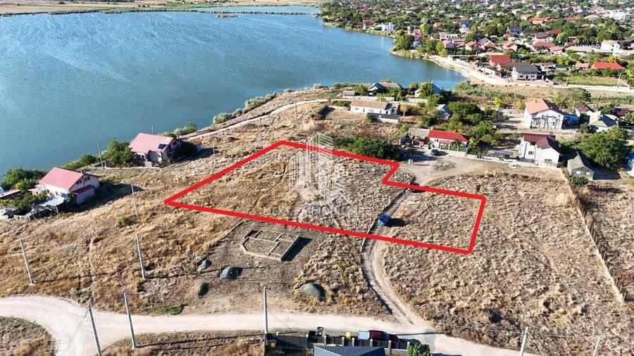 Teren de 2380 mp, în Corbu