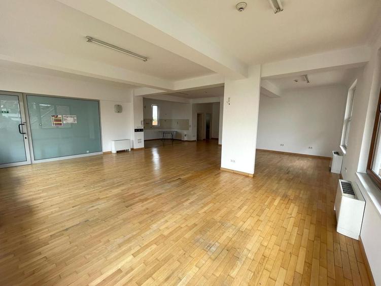 Birou, de 200 mp, în Central