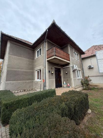 Casă individuală cu 5 camere cu Canalizare în Ultracentral
