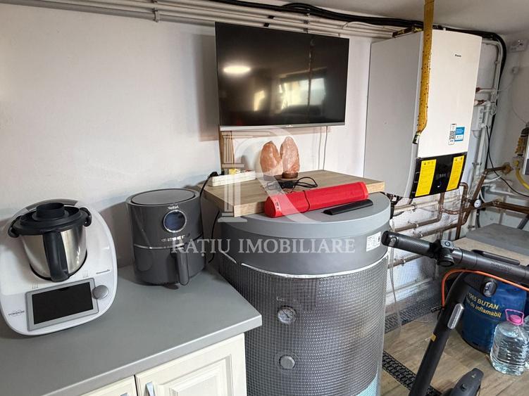 Casă individuală cu 9 camere cu Piscina în Cordău