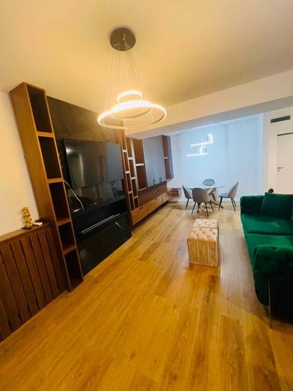 Apartament cu 2 camere decomandat, mobilat în Central