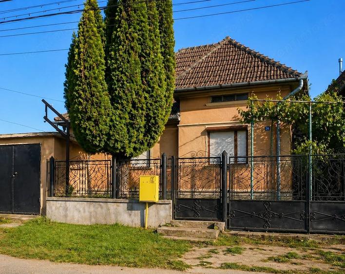 Casă cu 3 camere cu Teren 1400 Mp în Central
