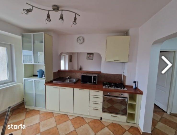 Apartament cu 2 camere decomandat, mobilat în Decebal