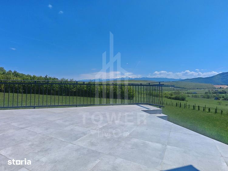 Casă cu 5 camere cu Piscina în Sadu