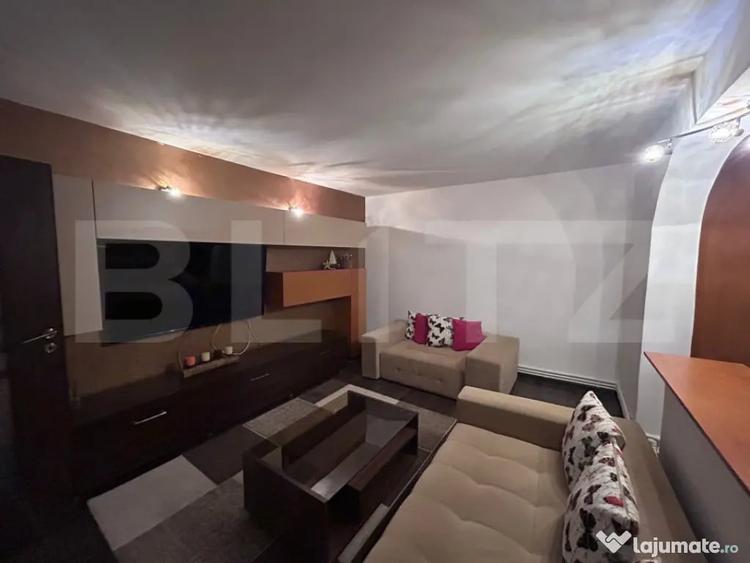 Apartament cu 4 camere decomandat în Rovine