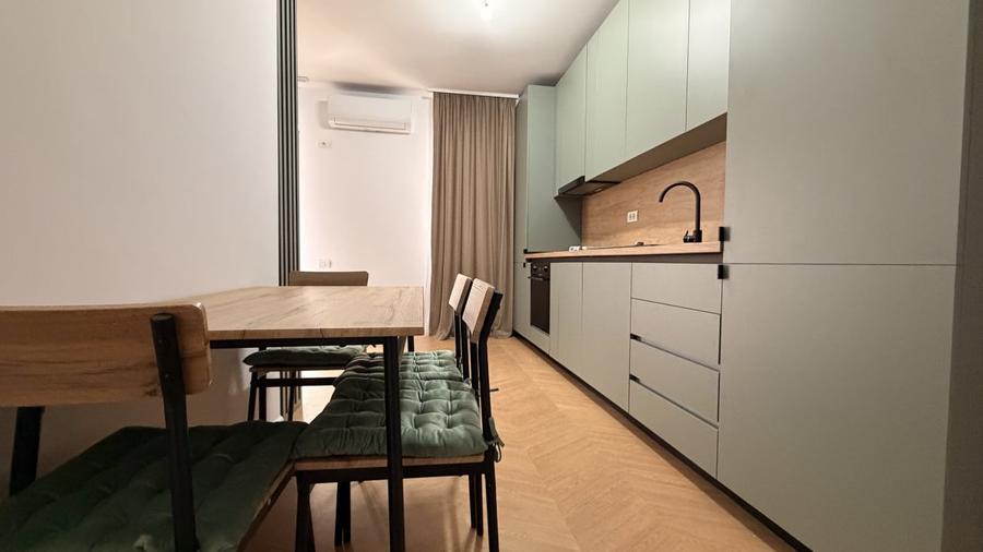 Apartament cu 2 camere semidecomandat, mobilat în City Park Mall
