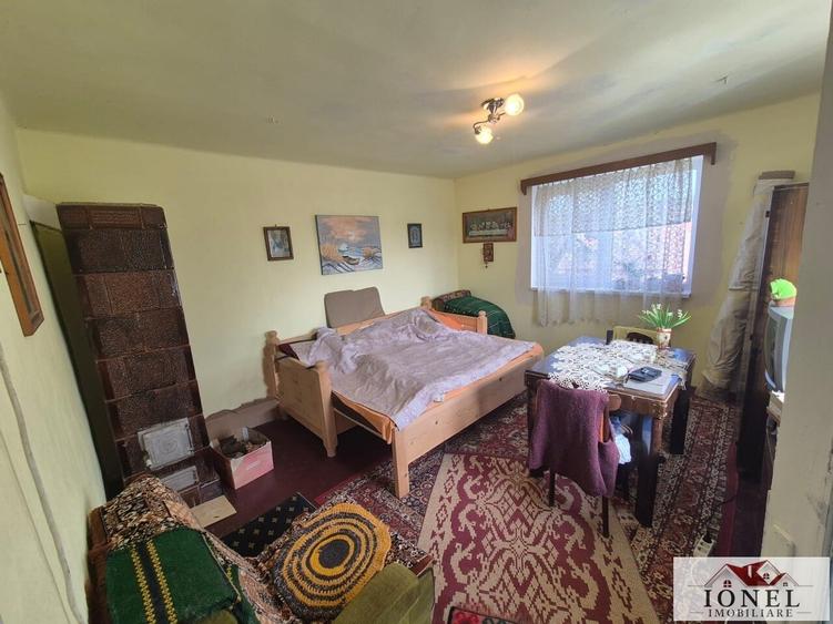 Casă individuală cu 2 camere cu Teren 1700 Mp în Henig