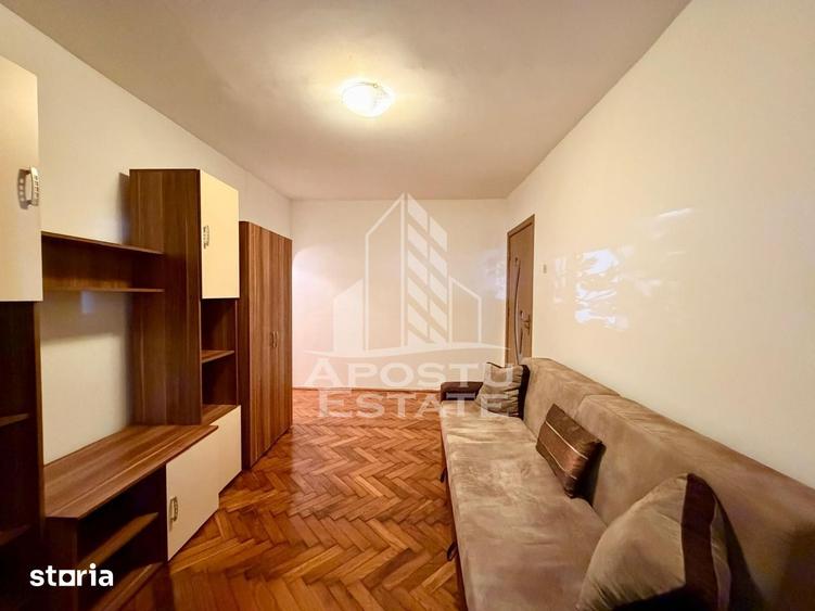 Apartament cu 3 camere semidecomandat în Dacia