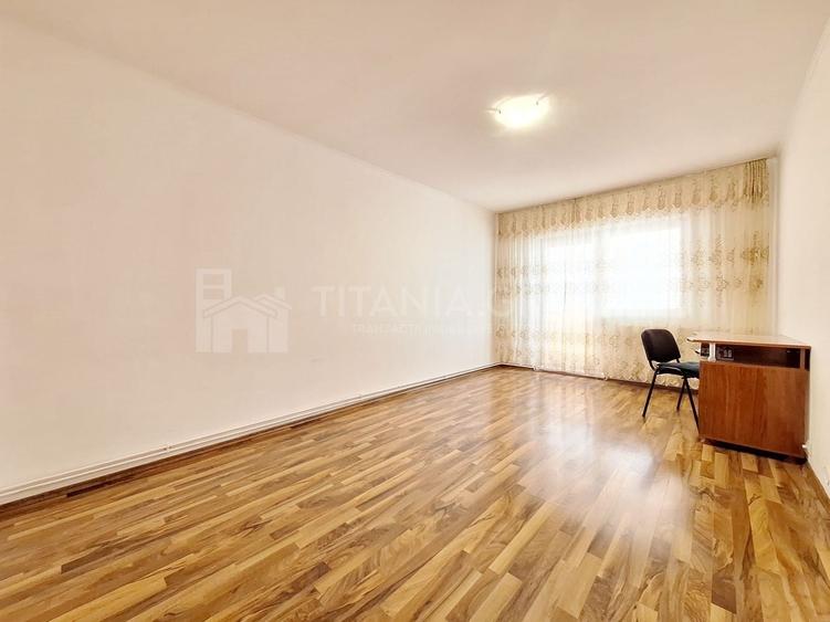 Apartament cu 3 camere decomandat, mobilat în Central