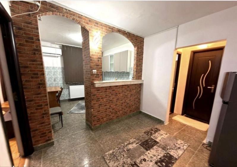 Apartament cu 2 camere decomandat în Rovine