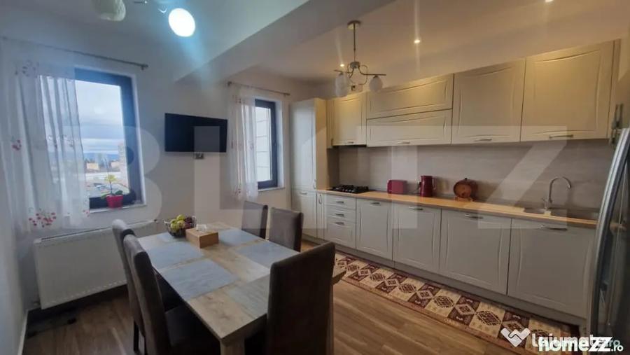 Apartament cu 3 camere decomandat în 13 Decembrie