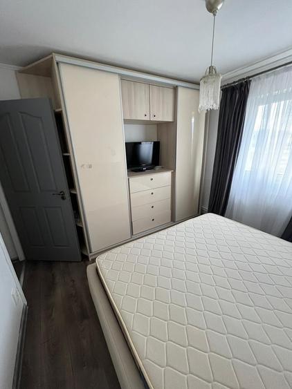 Apartament cu 3 camere decomandat în Aviației