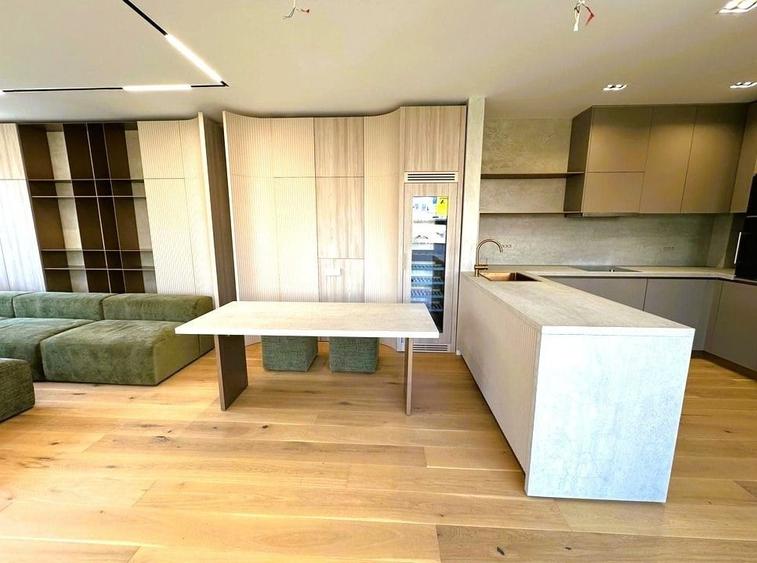 Apartament cu 4 camere în Aviatorilor