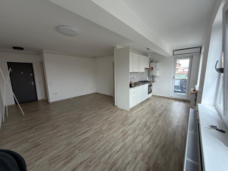 Apartament cu 2 camere semidecomandat, mobilat în Central