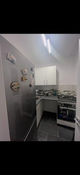 Apartament cu 2 camere semidecomandat, mobilat în Tătărași