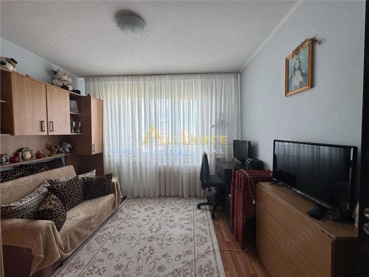 Apartament cu 3 camere, mobilat în Brâncoveanu